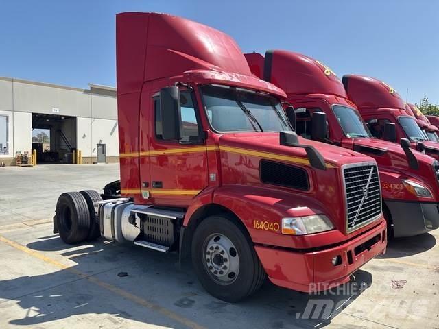 Volvo VNM42T Tegljači
