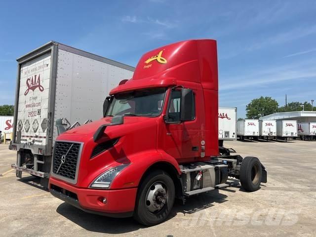 Volvo VNM42T Tegljači