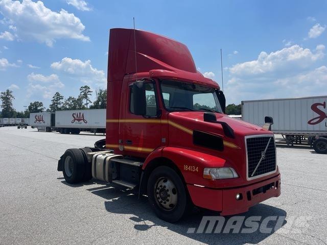Volvo VNM42T Tegljači