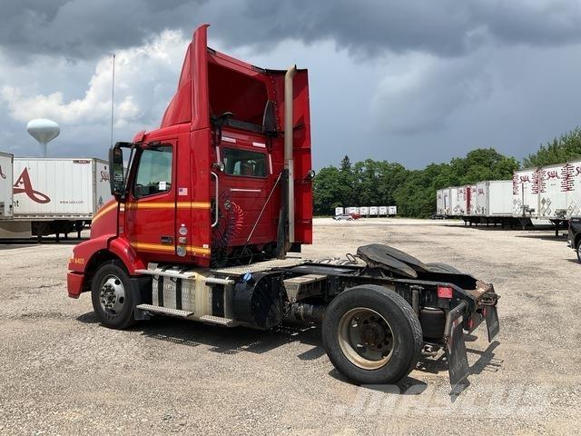 Volvo VNM42T Tegljači