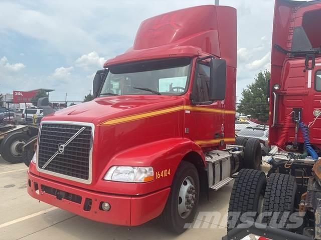 Volvo VNM42T Tegljači