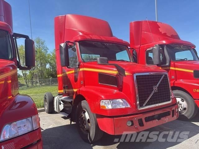 Volvo VNM42T Tegljači