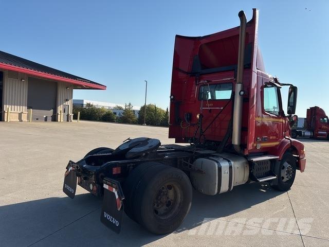 Volvo VNM42T Tegljači