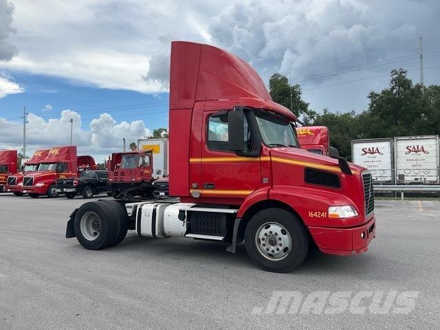 Volvo VNM42T Tegljači