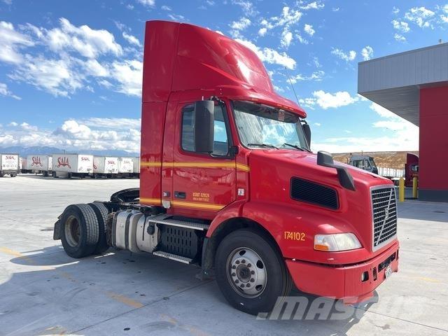 Volvo VNM42T Tegljači