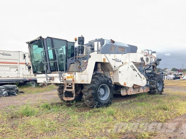 Wirtgen WR240 Nabijači zemlje