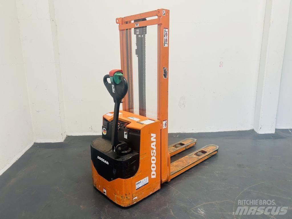 Doosan LEDS12.5C Ručni električni viljuškar