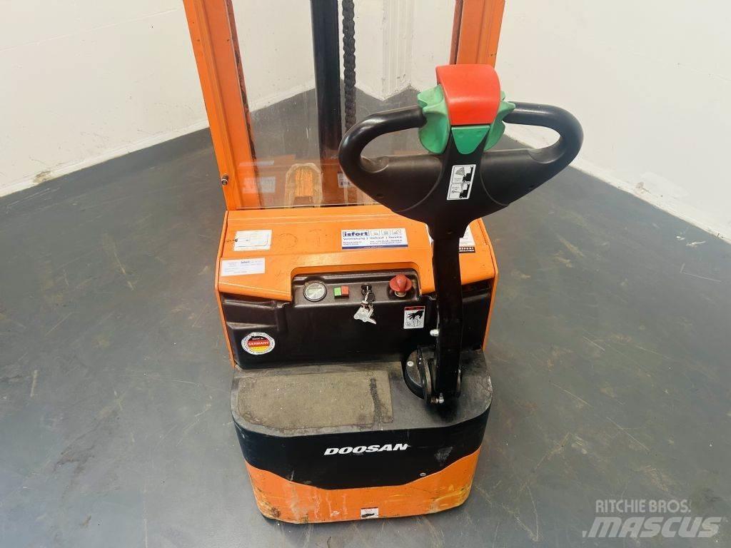 Doosan LEDS12.5C Ručni električni viljuškar