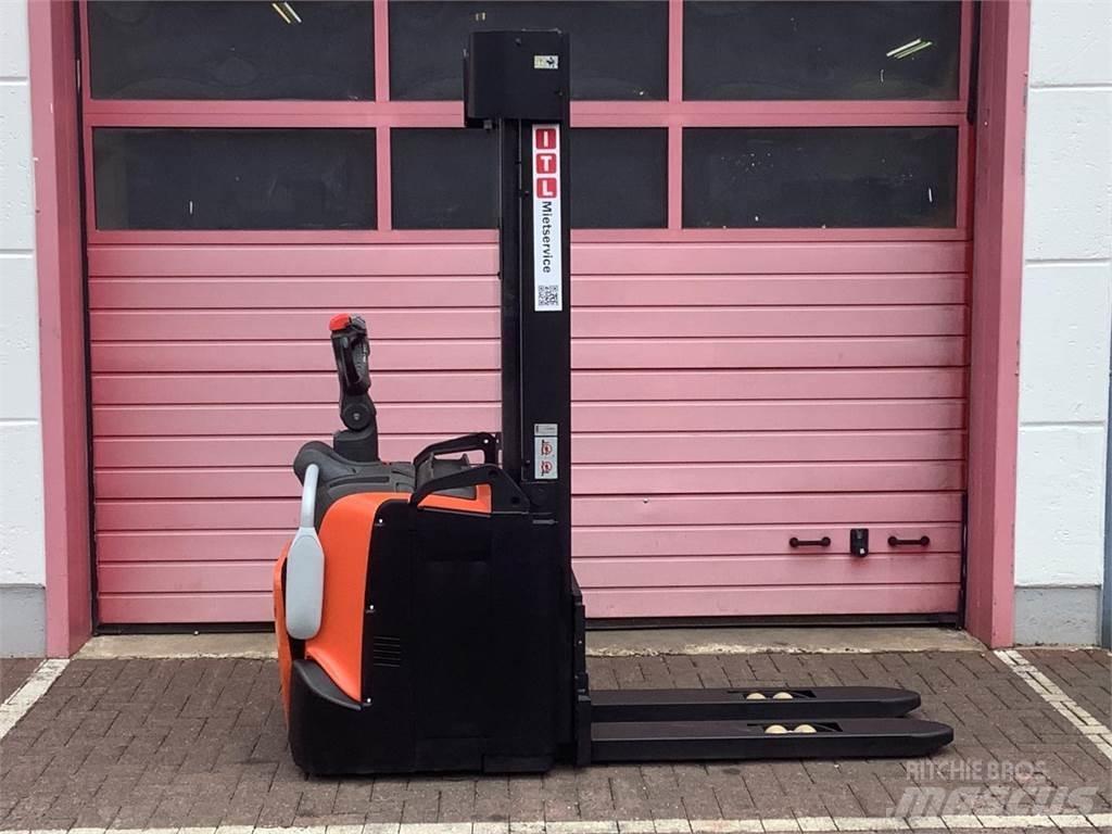 Toyota SPE140 Ručni električni viljuškar