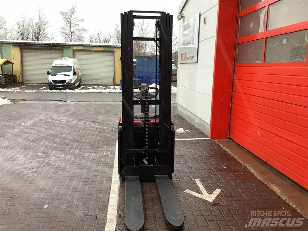 Toyota SWE140L Ručni električni viljuškar