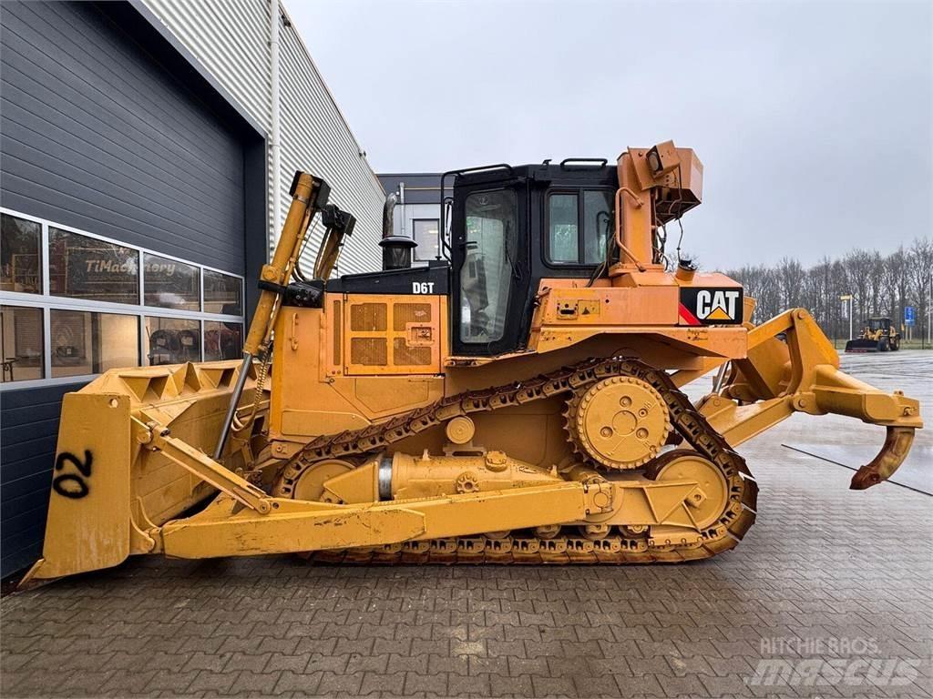 CAT D6T Buldožeri guseničari
