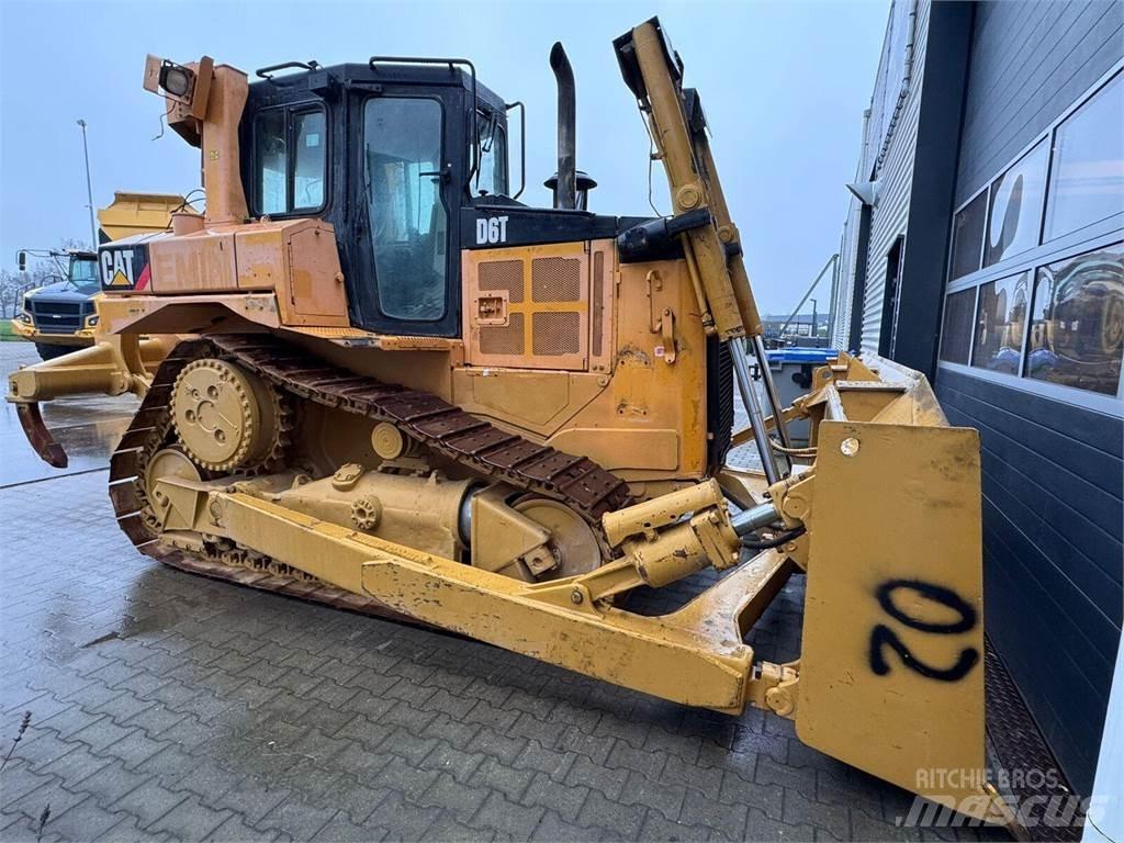 CAT D6T Buldožeri guseničari