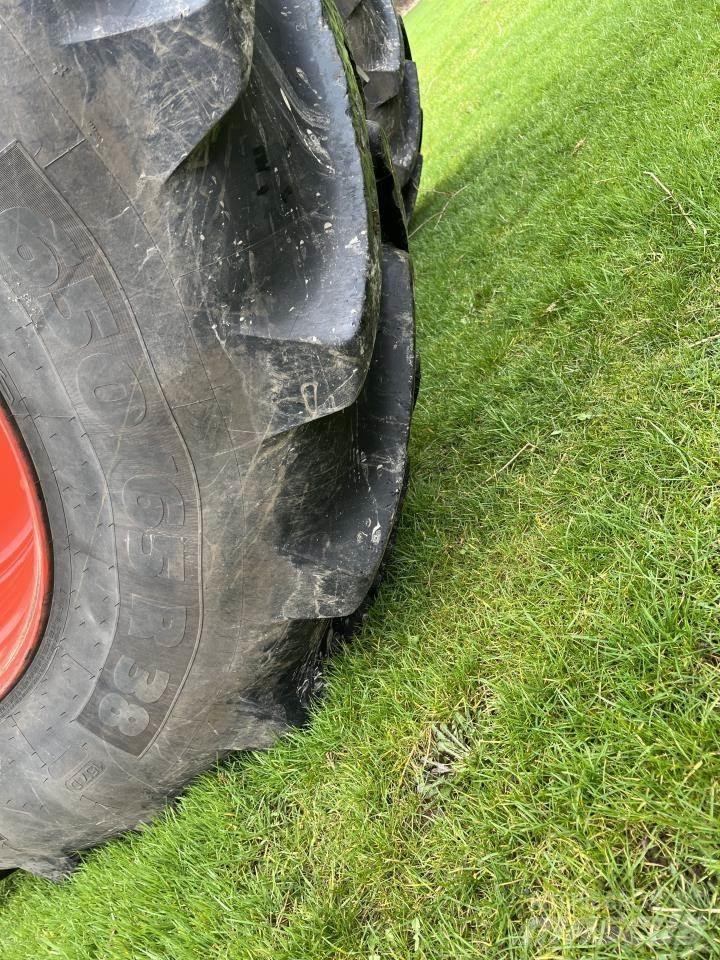 CLAAS ARION 640 Traktori