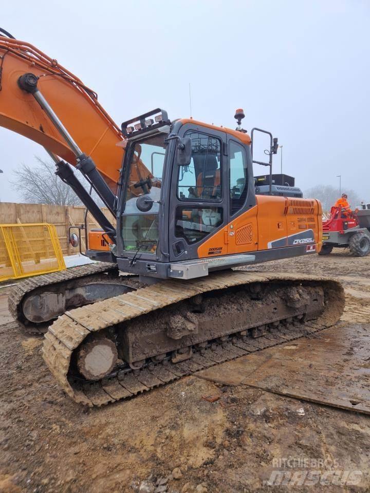 Doosan 255-5 Bageri guseničari
