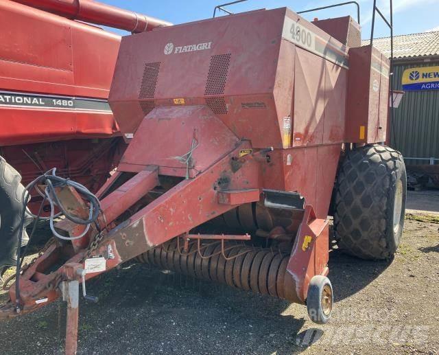 Hesston 4900 Prese/balirke za četvrtaste bale