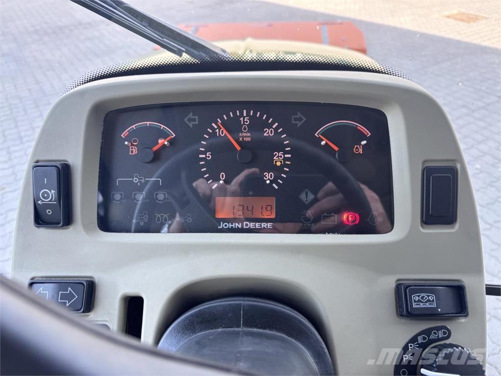 John Deere 3720 Manji traktori