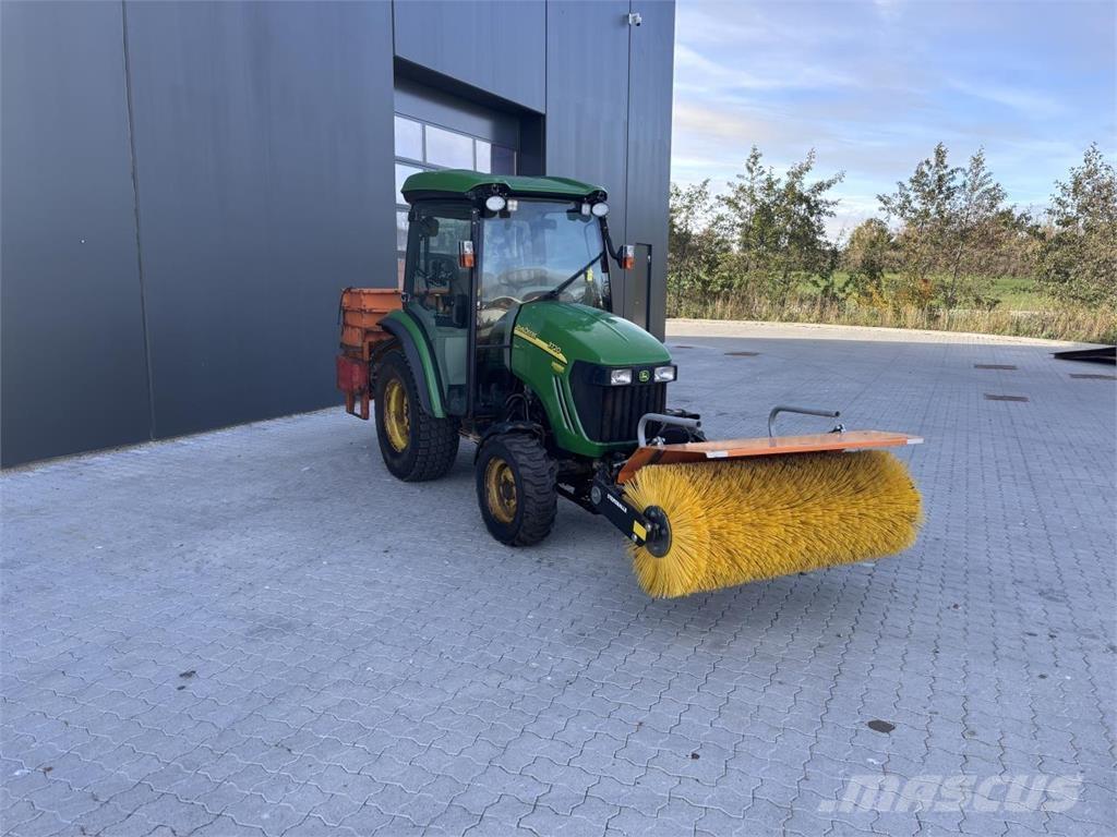 John Deere 3720 Manji traktori