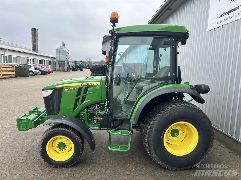 John Deere 4052R Manji traktori