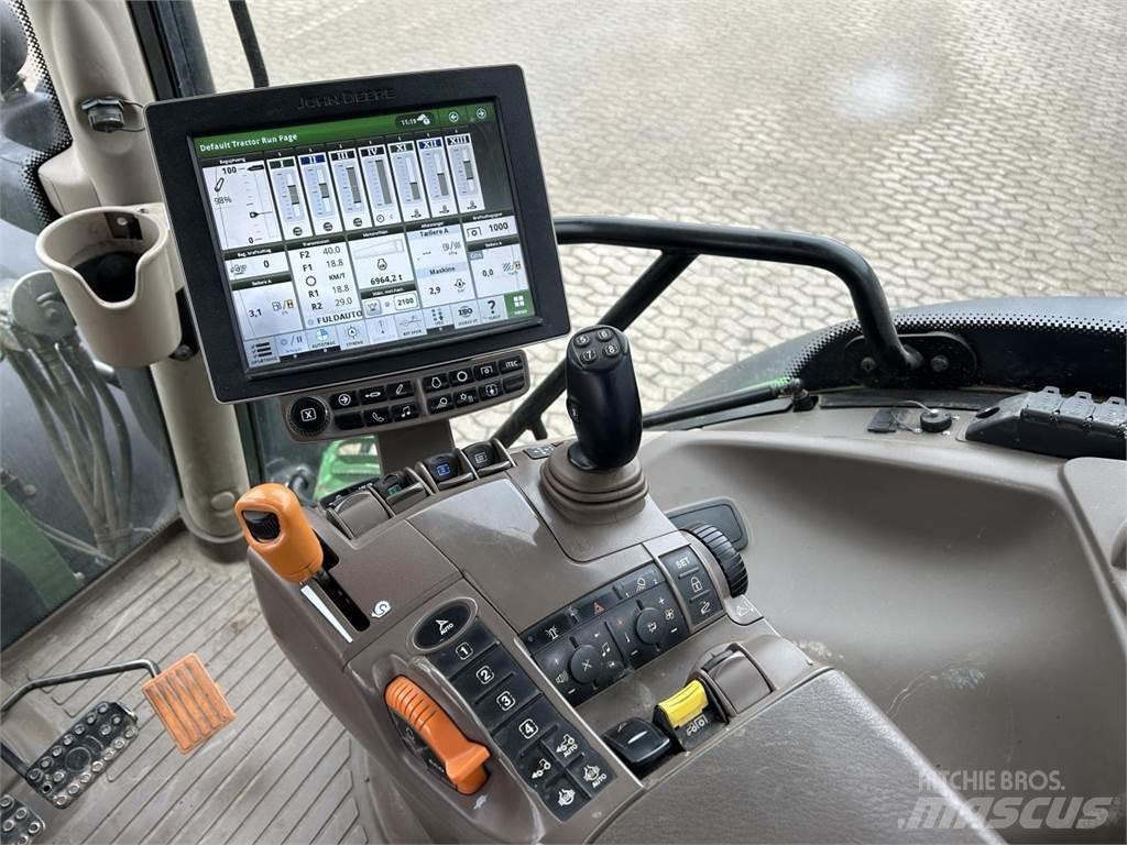 John Deere 6215R Traktori