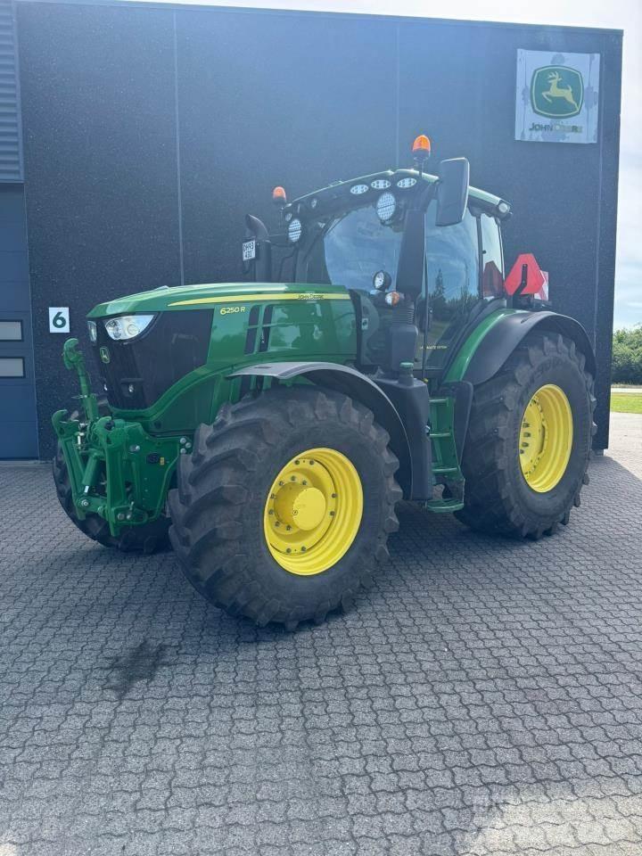 John Deere 6250R Traktori