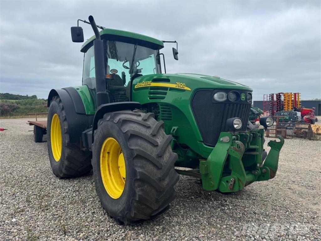 John Deere 7920 Traktori