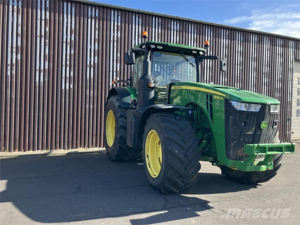 John Deere 8320R Traktori