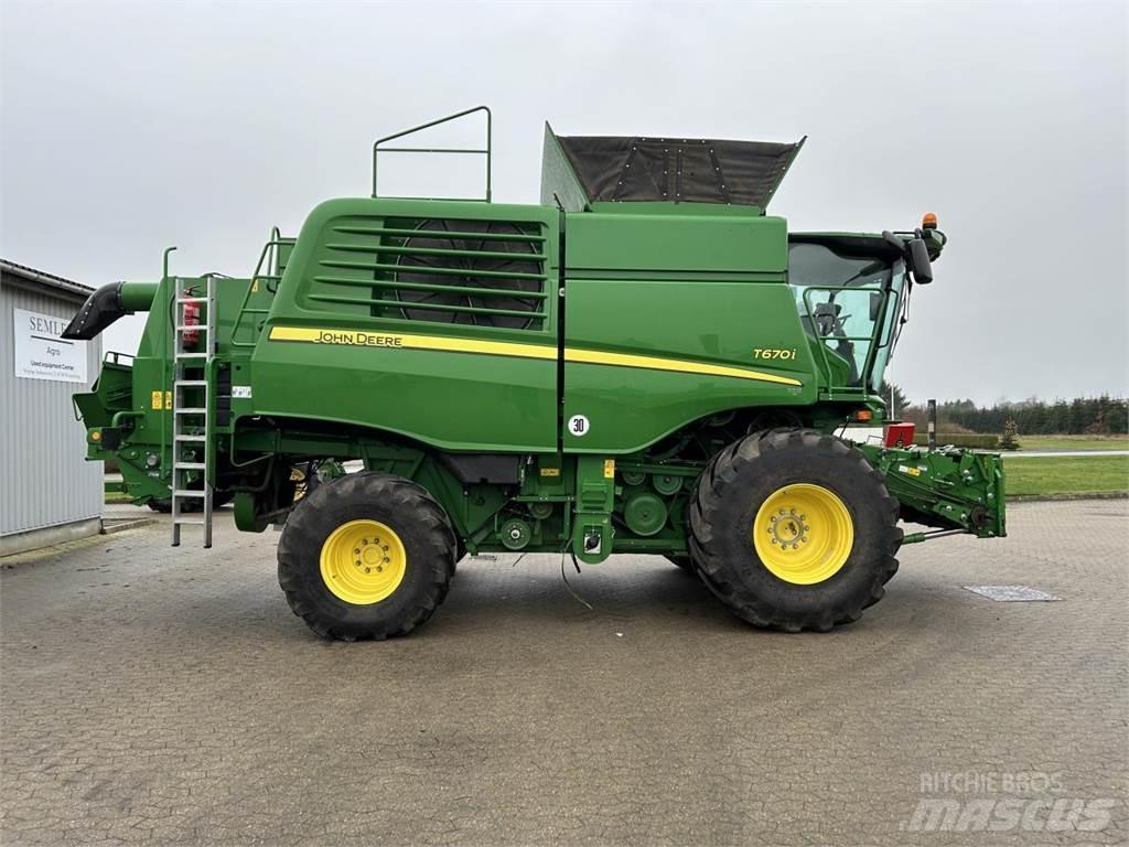 John Deere T670 Kombajni