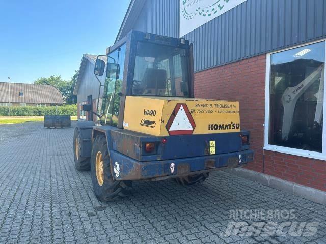 Komatsu WA90 Utovarivači na točkove