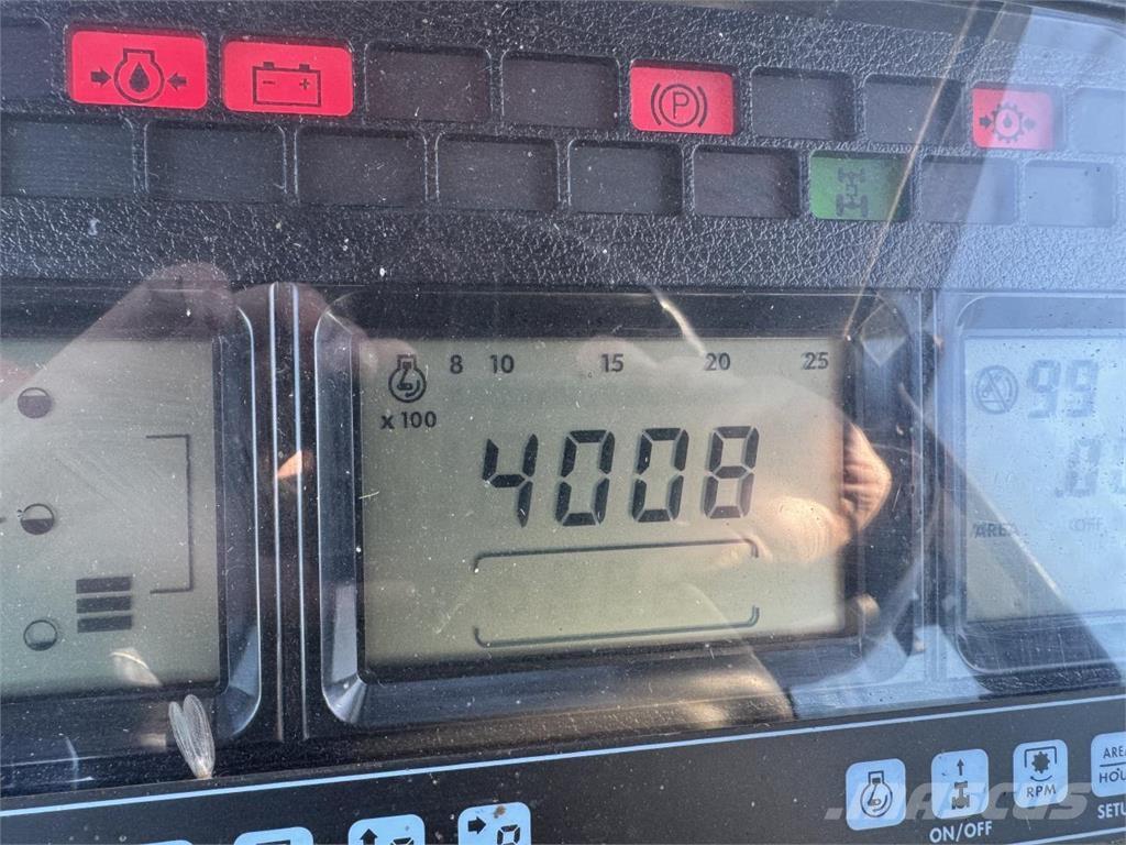 New Holland TM155 Traktori