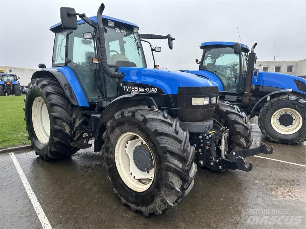 New Holland TM165 Traktori