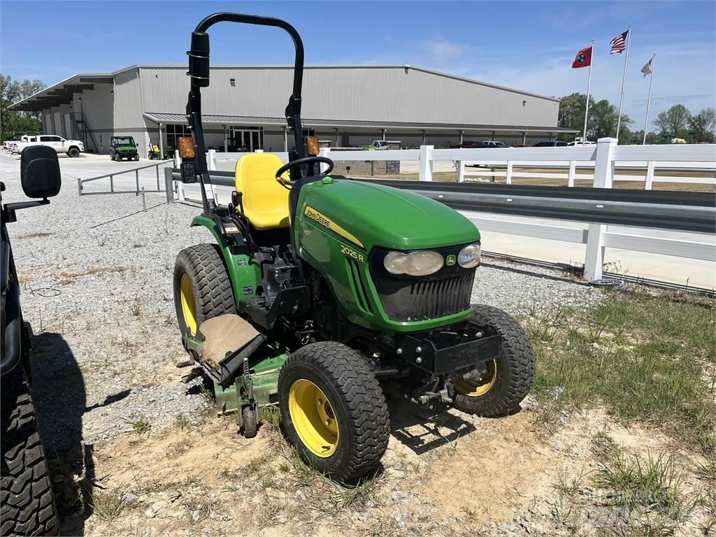 John Deere 2025R Manji traktori
