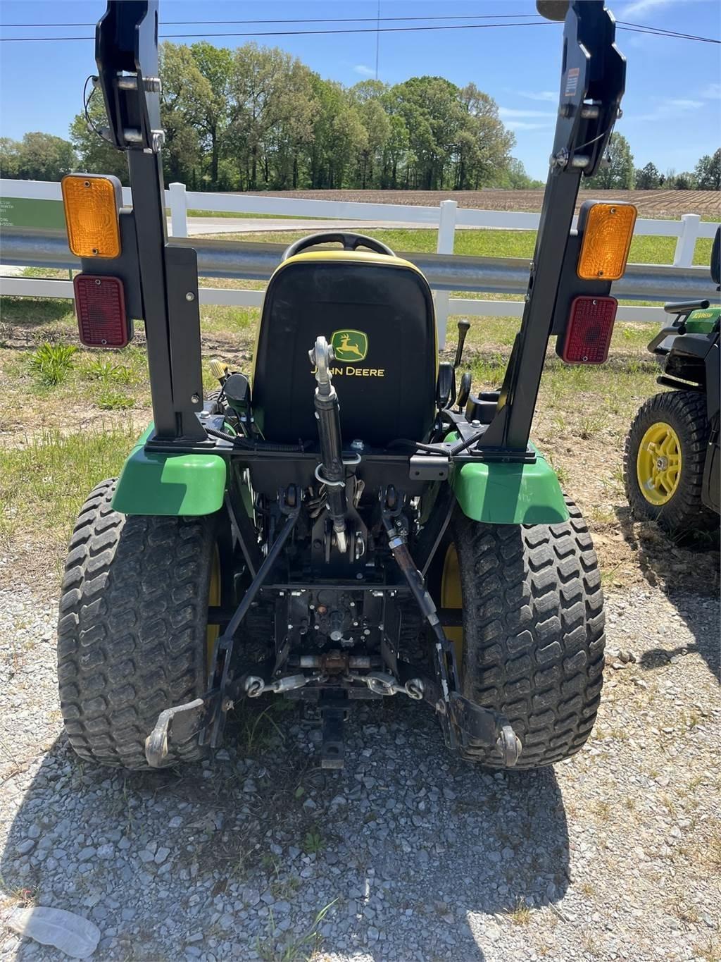 John Deere 2025R Manji traktori