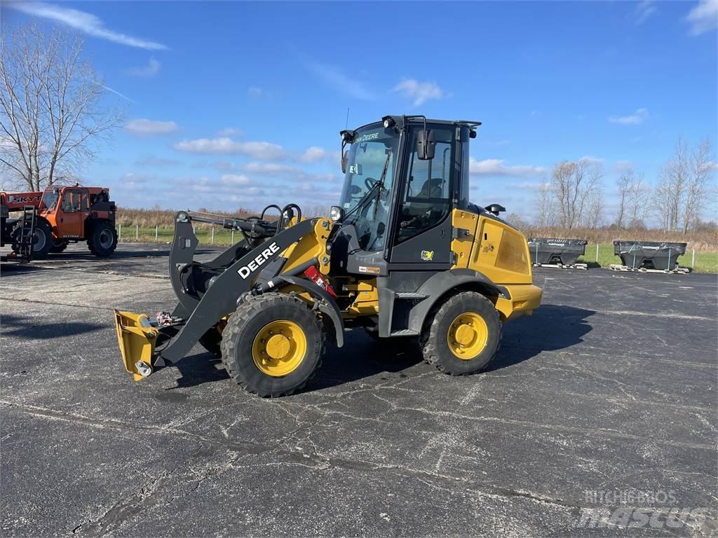 John Deere 244L Mini utovarivači
