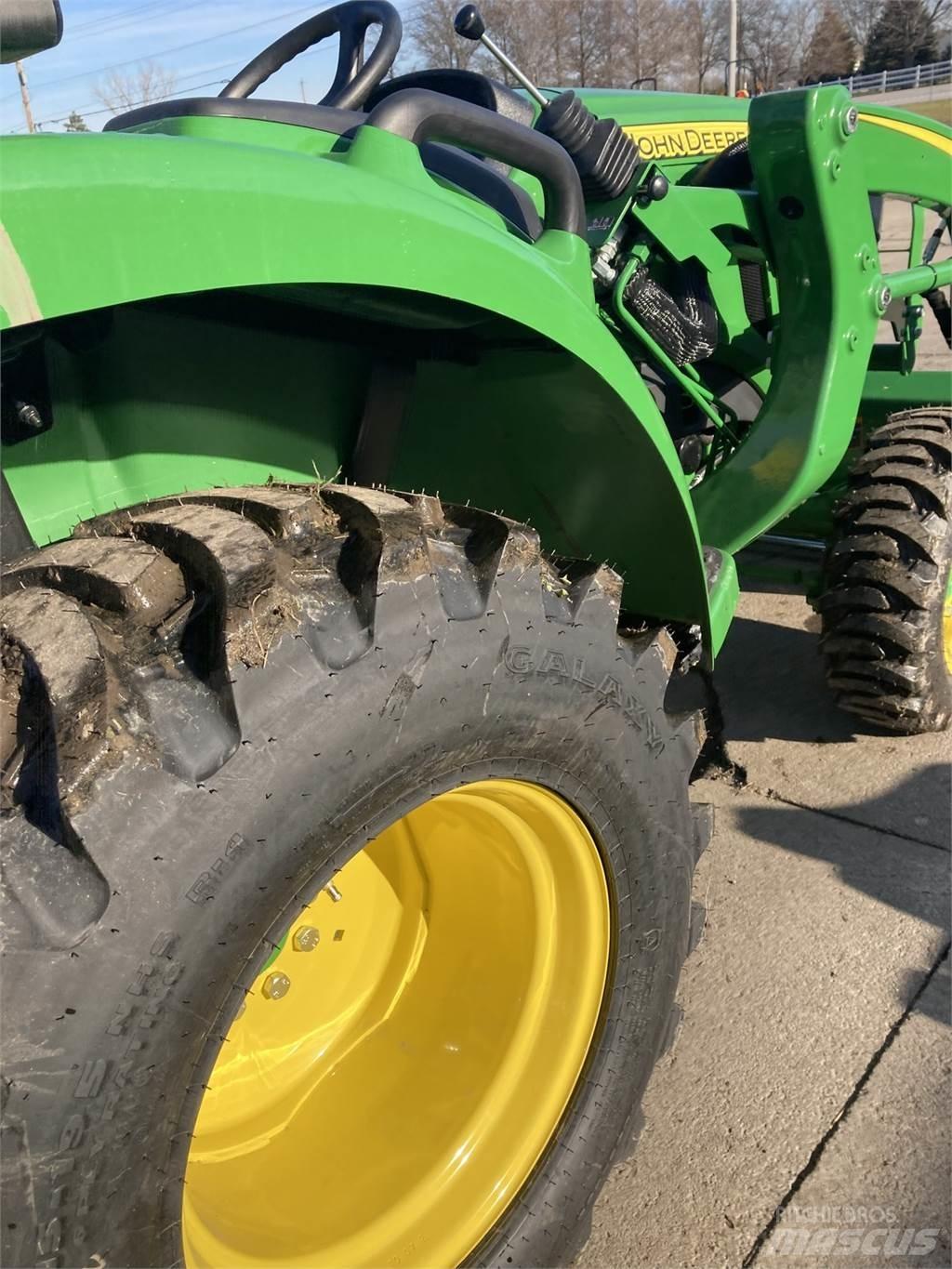 John Deere 3025D Manji traktori