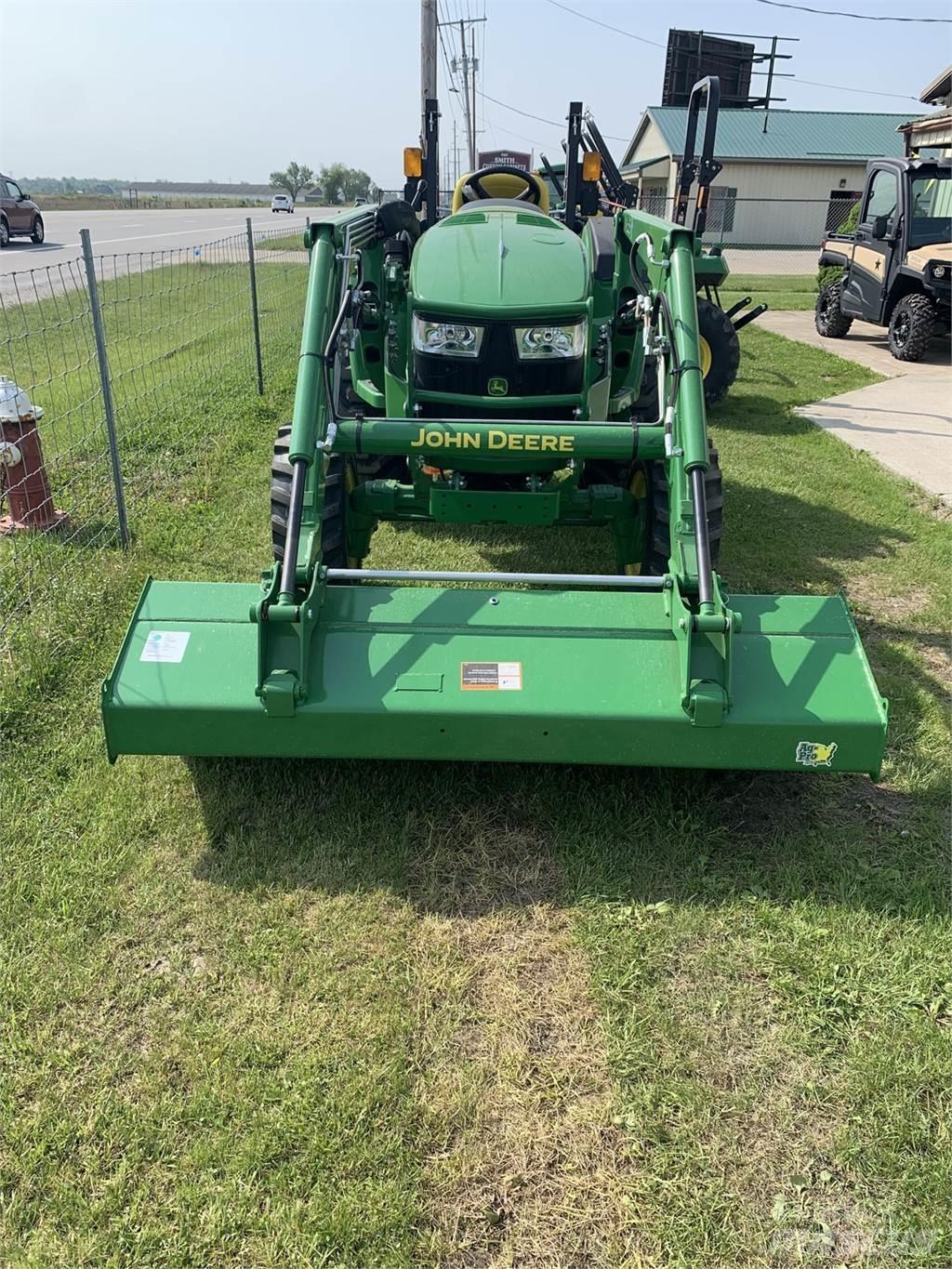 John Deere 4044M Traktori