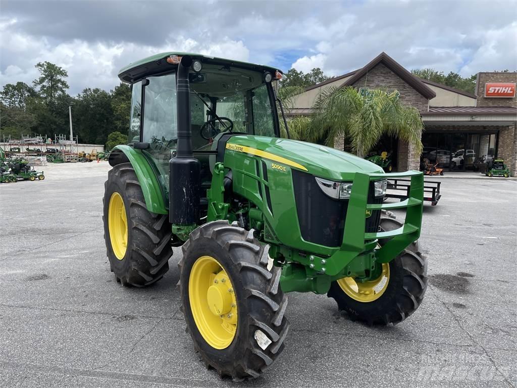 John Deere 5090E Traktori