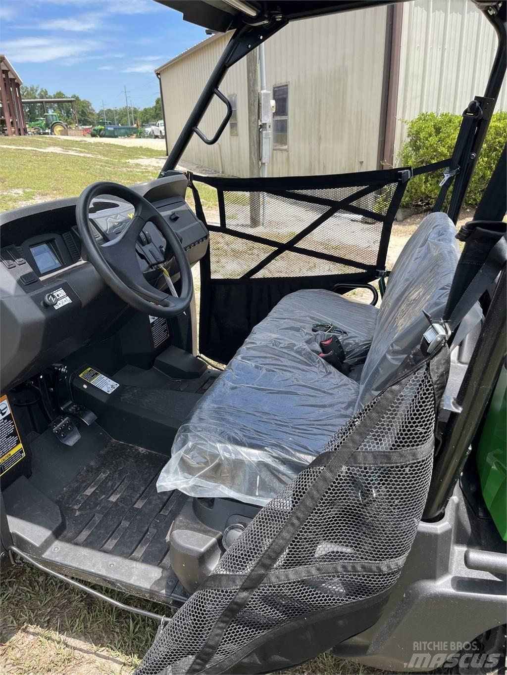 John Deere 560E Pomoćne mašine
