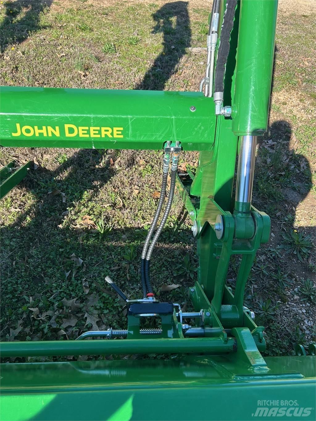 John Deere 600R Traktori