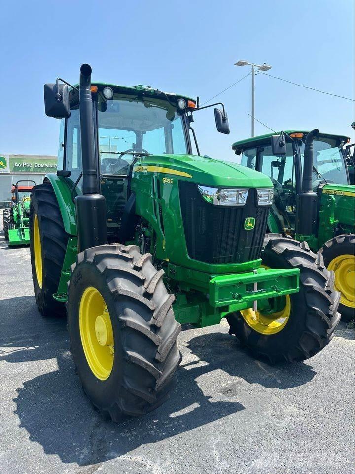 John Deere 6105E Traktori