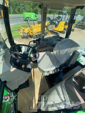 John Deere 6105E Traktori