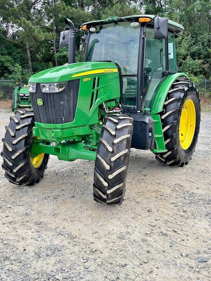 John Deere 6120E Traktori