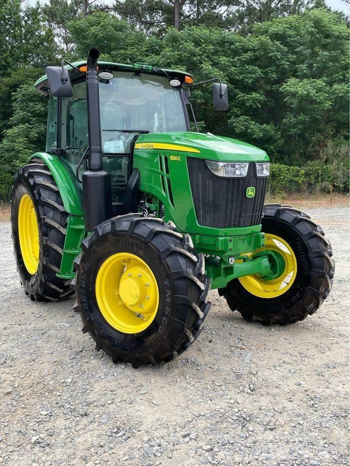 John Deere 6120E Traktori