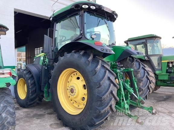 John Deere 7230R Traktori