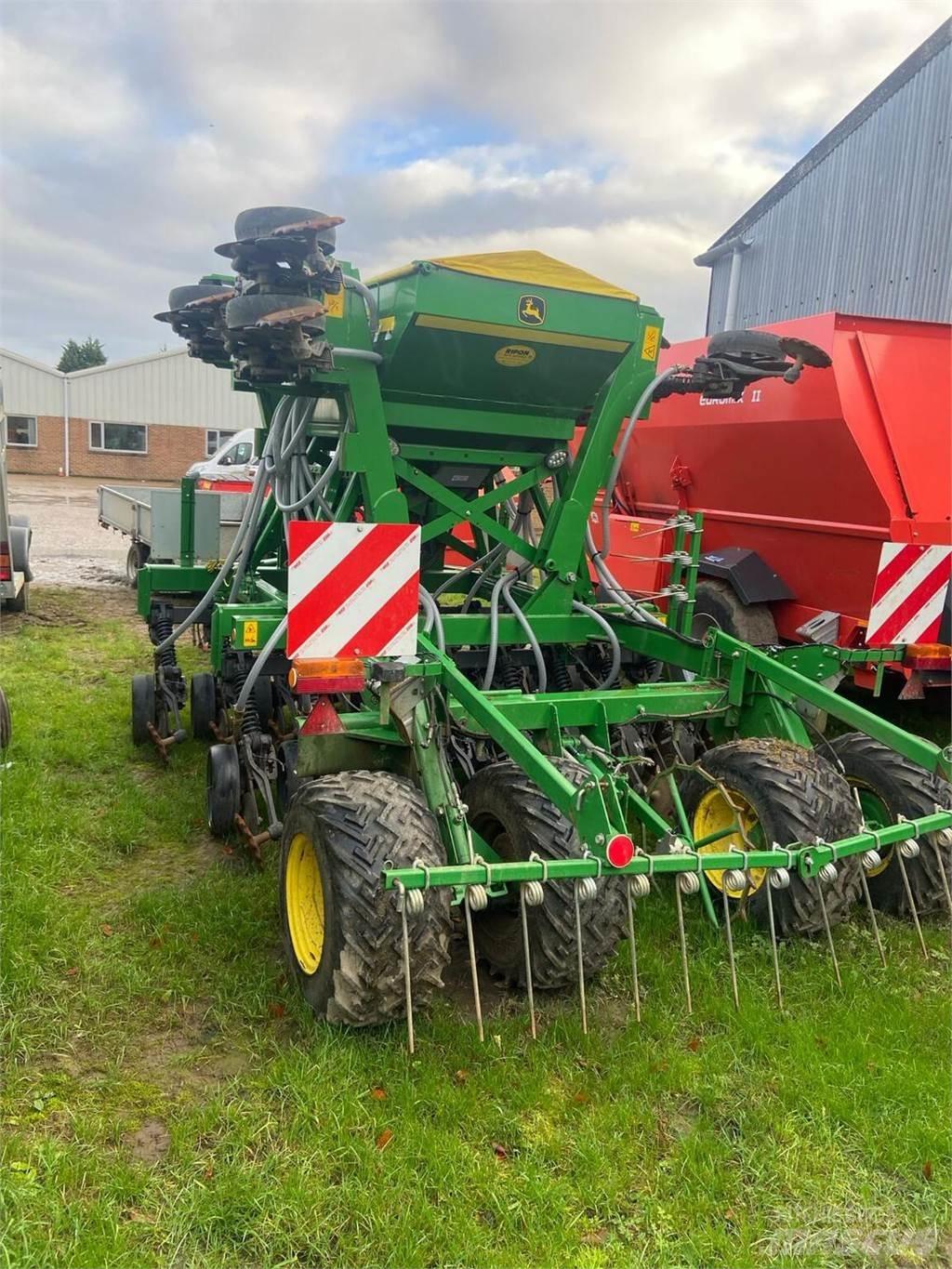 John Deere 750A Sejačice