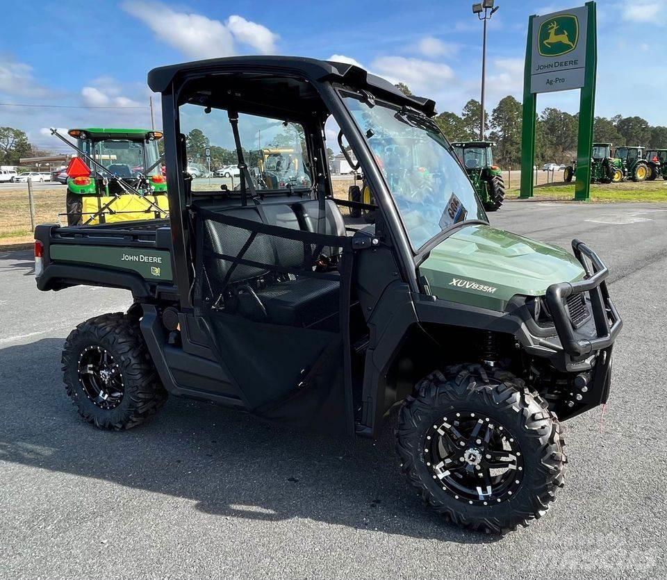 John Deere 835M Pomoćne mašine