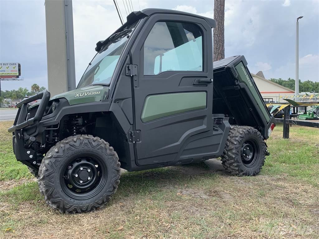 John Deere 835M Pomoćne mašine
