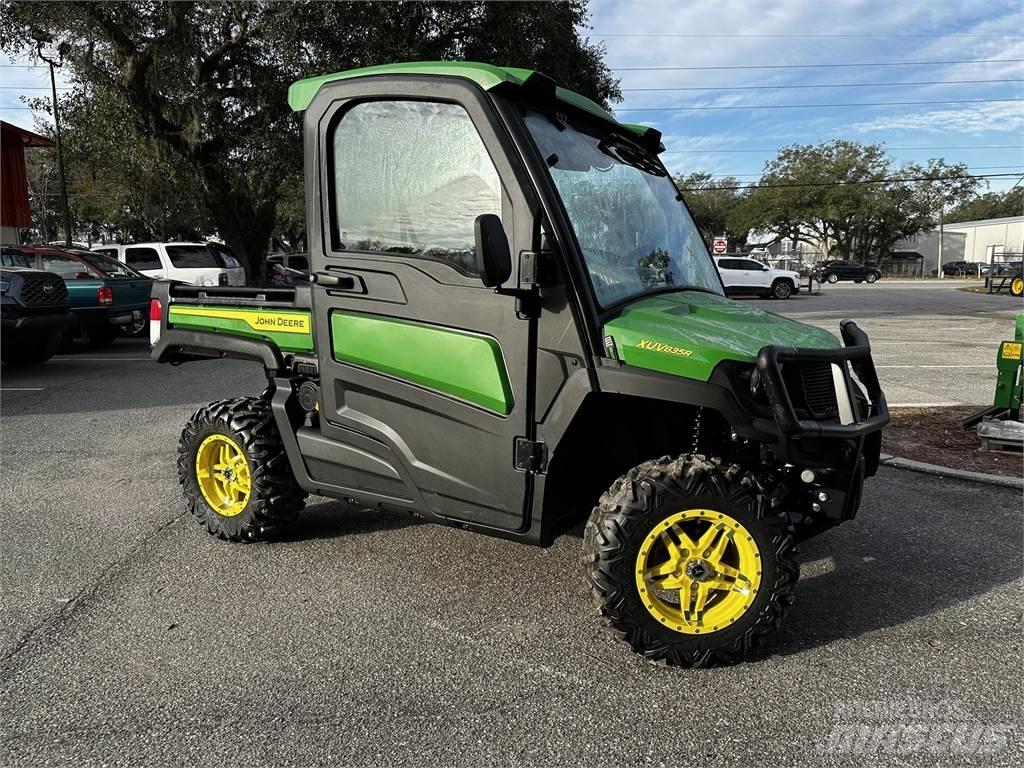 John Deere 835R Pomoćne mašine