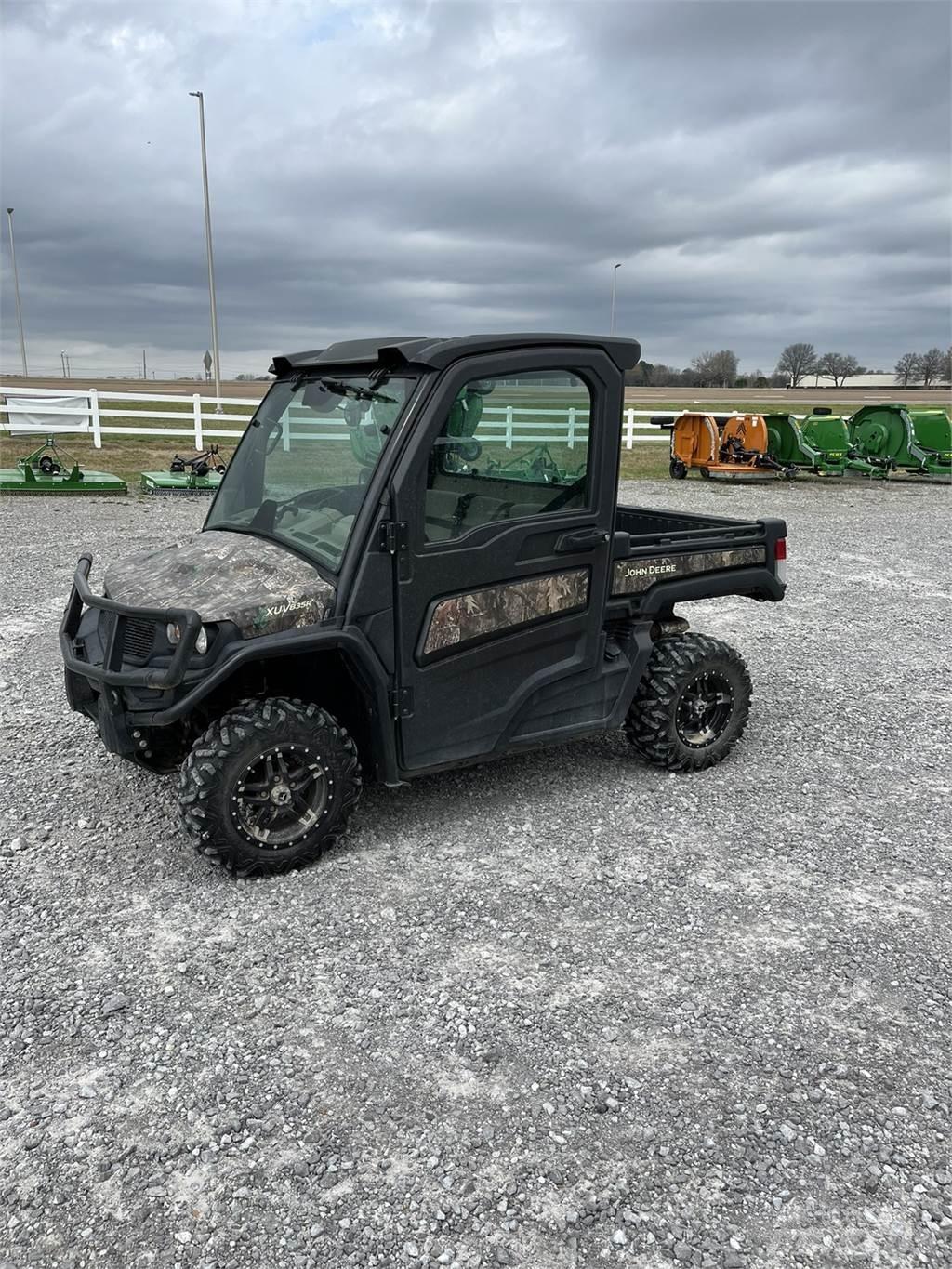 John Deere 835R Pomoćne mašine