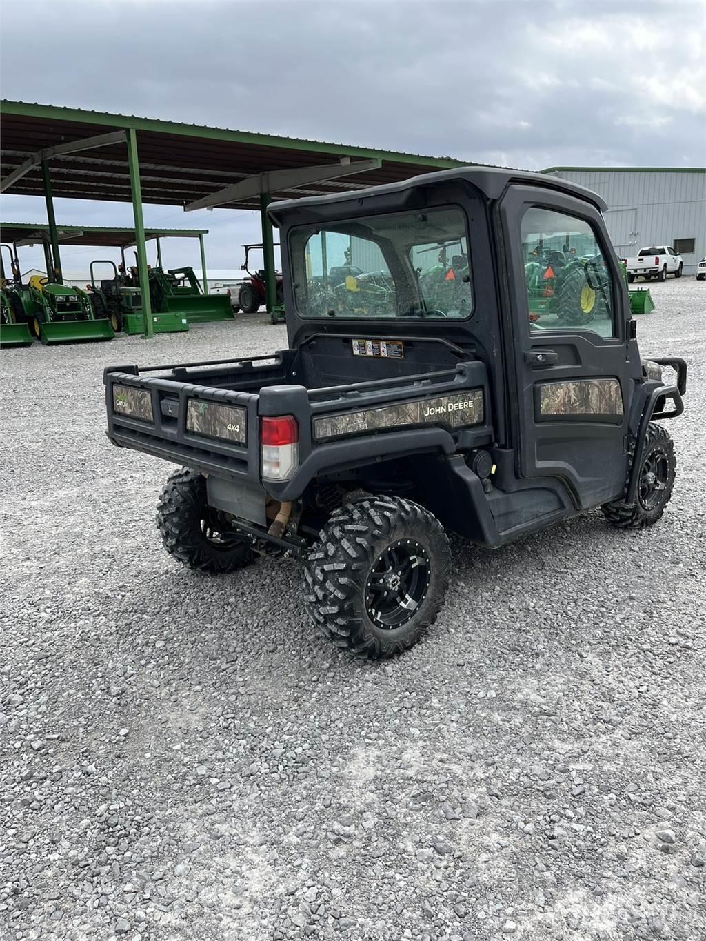 John Deere 835R Pomoćne mašine