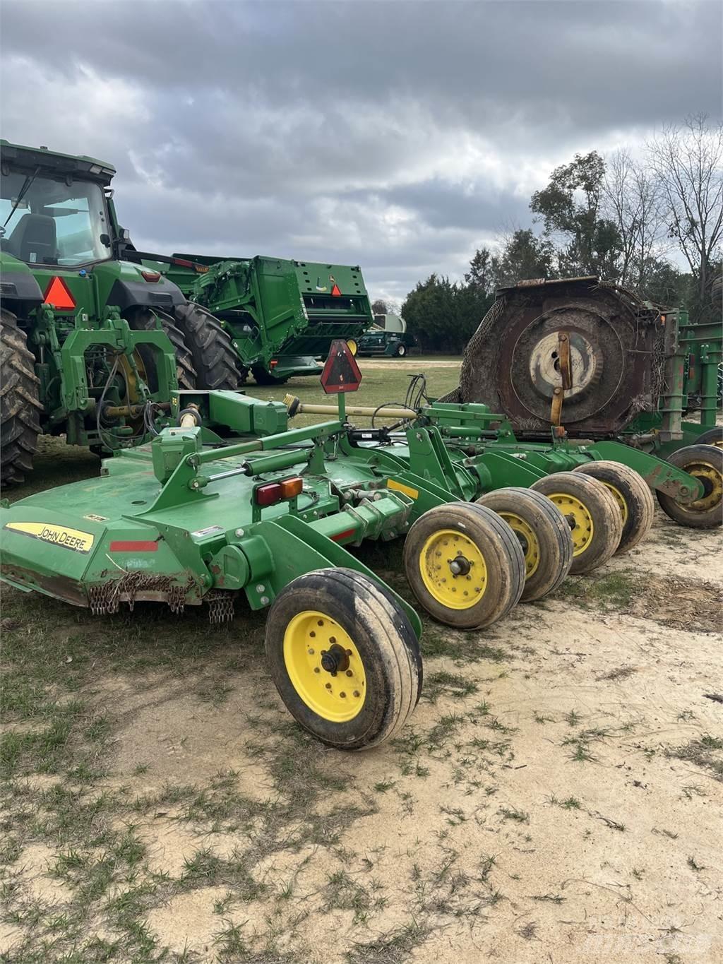 John Deere R15 Rezači za bale, oprema za rezanje i odvajanje bal
